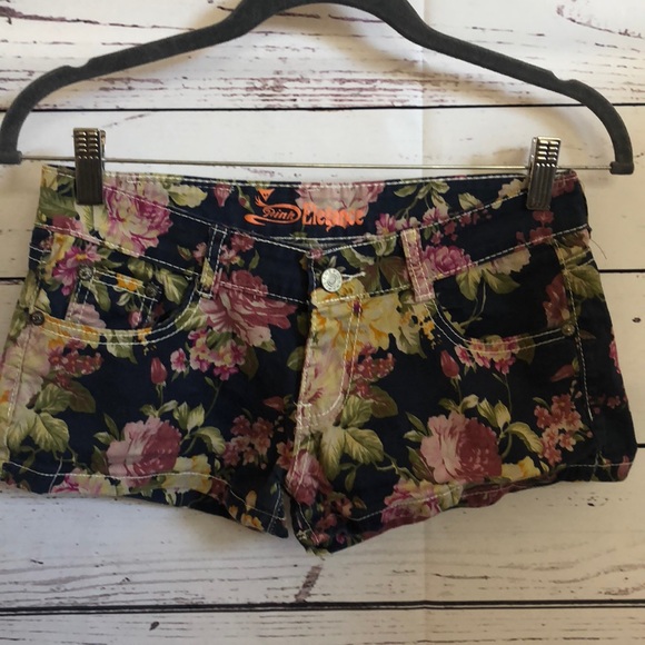 pink elegance Pants - Pink‎ Elegance floral short shorts